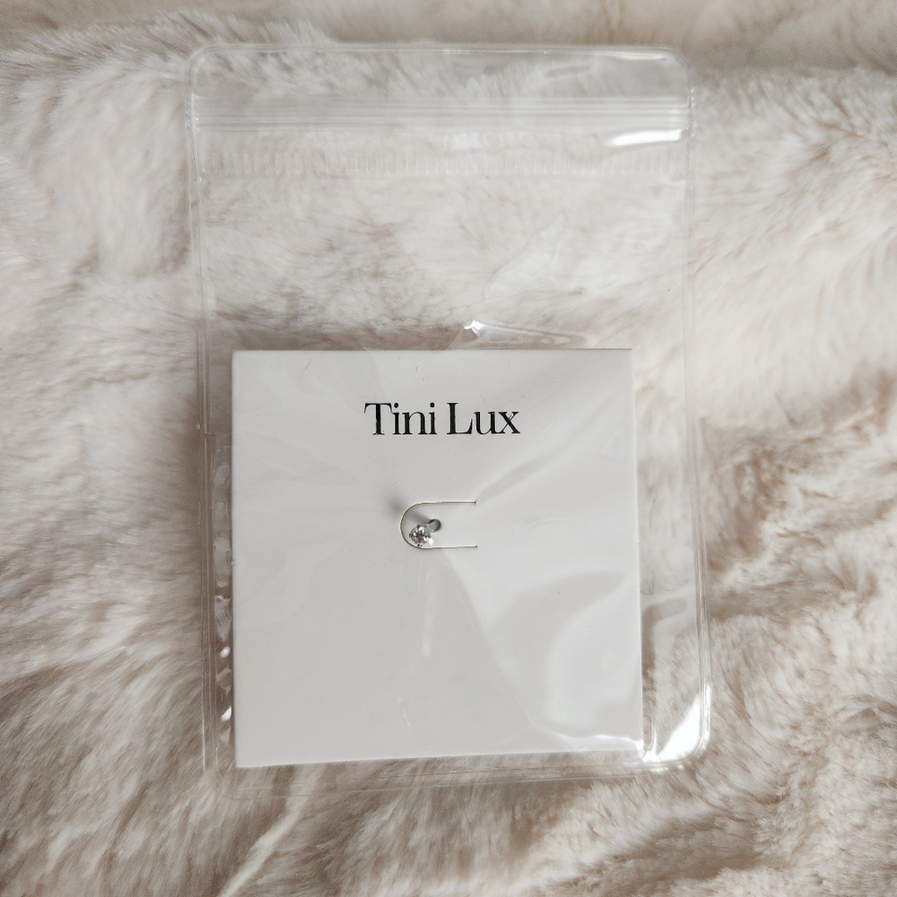 Tiny Lux Single Crystal Flat Back Earring (One) - Picture 6 of 6